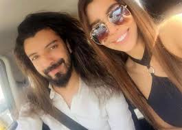 في سير الأحياء، يُزال المحتوى فوراً إذا كان من غير مصدر يدعمه أو إذا كان المصدر المُستشهد به مشكوكاً بأمره. Tayyar Org