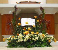 Bunga meja altar merupakan hiasan yang biasanya di gunakan untuk mengisi ruang yang kosong, dengan berbagai macam. 34 Ide Rangkaian Bunga Meja Altar Di 2021 Rangkaian Bunga Altar Bunga