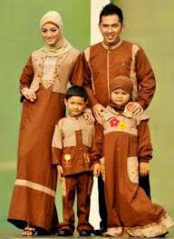 Isu yang tengah bergulir di antara pasangan yang menikah 2014 ini adalah perihal hak asuh keempat anak mereka. 55 Model Baju Muslim Family Couple Set Terbaru 2021 Lengkap