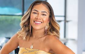 Com 20 anos e 2 milhões de seguidores, Vitória Kelly brilha no brega-funk