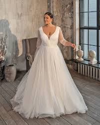 For the classic bride, impeccably tailored mini dresses and allover lace details. Plus Size Wedding Dresses With Sleeves Inspiration Jahre Heinz Wedding
