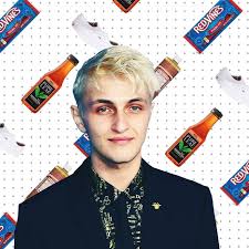 Anwar mohamed gerard hadid (los ángeles, 22 de junio de 1999), 1 mejor conocido como anwar hadid, es un modelo, personalidad televisiva y empresario estadounidense. Anwar Hadid On His Favorite Things 2019 The Strategist