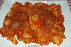 L'ossobuco ai piselli è uno di quei piatti che mi salva quando non so cosa preparare a cena per mio marito. Ricetta Ossobuco Con Pomodoro E Patate Ideericette
