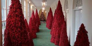 Melania Trump Just Unveiled This Year S White House Christmas Decorations White House Christmas Decorations White House Christmas Tree White House Christmas