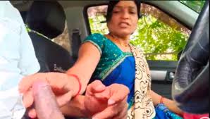 First time meet and fuck-Indian car sex caught