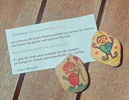 Maybe you would like to learn more about one of these? Geschenkidee Schmunzelsteine Schmunzelstein Basteln Geburtstag Basteln