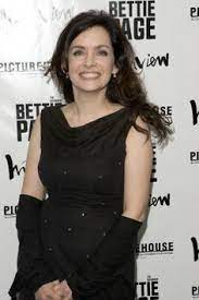 This hot amateur brunette milf loves gettin nasty. Lesbians