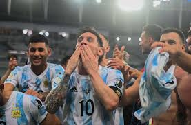 Brazil's neymar, centre, argentina's rodrigo de paul, left, and argentina's nahuel lucero gesture during a qualifying soccer match for the . Finale In Brasilien Argentinien Gewinnt Die Copa America Fussball Stuttgarter Zeitung