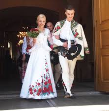 Poland Handpainted Weddng Dress From The Region Of Podhale The Trend Has Its Roots In The Region Of Podhale Where A Lot Dress Culture Dresses Folk Dresses