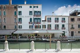 The club promotes the practice of various sports with most importance given to the football, rugby and basketball sides. Hotel Olimpia Venice Bw Signature Collection Venedig Aktualisierte Preise Fur 2021