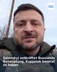 Der ukrainische Präsident hat am Freitag ein Video aus Kupjansk in der  Region Charkiw veröffentlicht, wo er ukrainische Stellungen besuchte, die  weniger als zwei Kilometer von russischen Truppen entfernt sind und sich