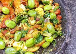 Resep sambal ayam geprek menjadi salah satu menu yang paling digemari masyarakat. Resep Masakan Ayam Geprek Sambal Ijo