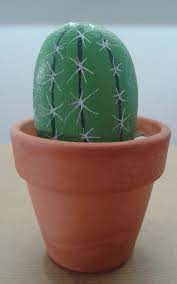 Preparar las piedras y aplicar el color de base. Cactus Hecho Con Piedra Pintada Cactus Piedra Pintada Cactus Pintados En Piedras Como Hacer Cactus