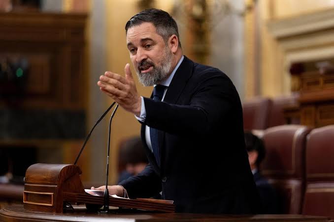 Guerra comercial | Abascal exonera a Trump y culpa a Sánchez y Feijóo de  contribuir a "una guerra comercial suicida”