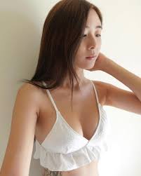 山村亲情- 色情001 这个美丽的山村，它过去曾给我留下太多的回忆，