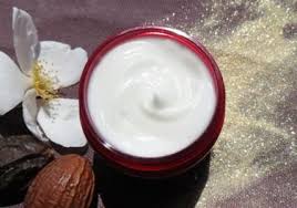 Recettes Beurre Lissant Anti Frisottis Aroma Zone Soin Cheveux Maison Gel Cheveux Creme Cheveux
