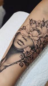 Women's shoulder tattoos can be at the front by the collar bone, on the shoulder corner, or on the shoulder blade. Tatuagem Feminina Inspiracoes Floral Sleeve Tattoos For Women Tattoos Women S Tattoo