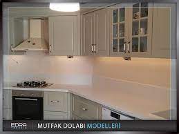 Mutfak genişliğine göre seçimi yapılan dolaplar, doğru karar ile mutfak dekorasyonuna etki ediyor ve bu alanı daha işlevsel bir hale getirebiliyor. Mutfak Dolabi Modelleri Edra Mobilya Tasarim Uretim Ve Uygulama Firmasi Ankara Dekorasyon