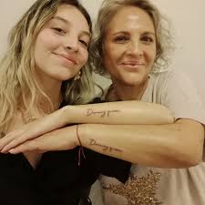 Un bello y delicado tattoo de caballito 💖