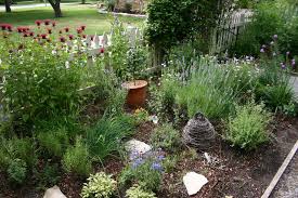 Check out these 10 beautiful front yard landscaping ideas to help you out! How To Create A Beautiful Edible Landscape