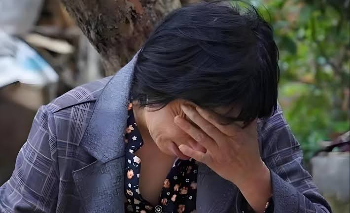 Mẹ vay ngân hàng 2 tỷ cho con trai đi du học, 10 năm sau con về nước ký hợp  đồng mua nhà... đứng tên bạn gái