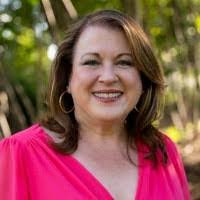 Victoria Hillman's Instagram, Twitter & Facebook