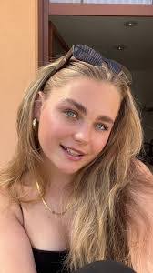 Sarah Stender's Instagram, Twitter & Facebook