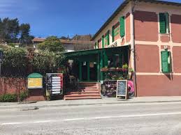 L Entree Du Restaurant Vu Du Parking Picture Of Chez Regine Contes Tripadvisor