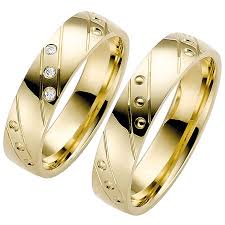 From gold anniversary rings to lovely gold wedding rings, you can find a wide assortment of gold rings for ladies at augrav. Yellow Gold Wedding Ring With Modern Decorative Design