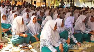 Smp negeri 2 sewon bantul yogyakarta smp negeri 2 sewon bantul yogyakarta merupakan sekolah menengah pertama yang terletak di jl. Budi Pekerti Pondasi Generasi Milenial