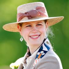 Lady Louise is the image of Princess Charlotte in adorable photo