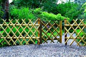 Pemilihan pagar minimalis yang tepat akan membuat rumah terlihat lebih serasi dan harmonis. 40 Ide Desain Pagar Bambu Unik Sederhana Rumahku Unik