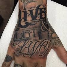 Colecao Das Melhores Tatuagens Escritas Para Homens E Mulheres Desenhos De Frases No Braco Costela Ombro Coxa Pe Tatuagens Frases Tatuagem Tatuagem Na Mao
