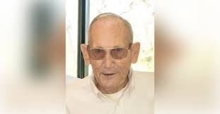 Lisa Thigpen's Instagram, Twitter & Facebook