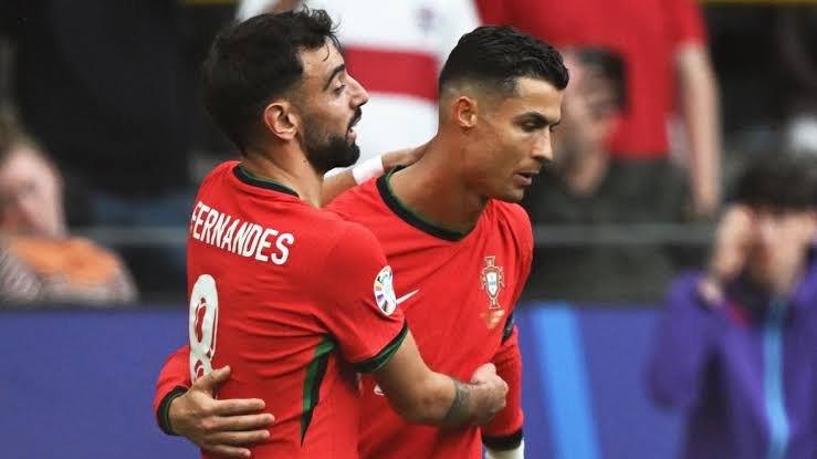 Bruno Fernandes's stance on Al-Nassr transfer revealed after Cristiano  Ronaldo's side show interest in Man Utd captain | Goal.com UK