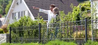 Je höher ein zaun werden soll, umso tiefer müssen die pfosten im boden gesichert werden. Zaunteam Zaun Und Tor Fur Heim Und Garten