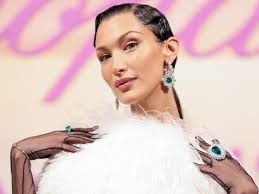 Latest bella hadid news on her diet, body and cannes style plus updates on gigi hadid's model sister's instagram, net worth and split from the weekend. Pom 4vkzmg9y9m