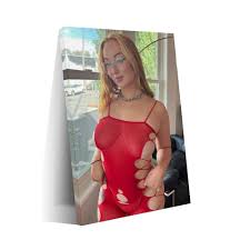 IGAWYPGV Emma Magnolia Sexy Model Bedroom Wall Decor Poster Canvas Art Wall  Poster Printing Office Bedroom Aesthetic Poster Living Room  20x30inch(50x75cm) Frame-style : Amazon.ca: Home