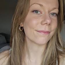 Why is my dog obsessed with licking things? She licks the floor, the bed,  the bedsheets, and blankets. It's almost like a ritual she does, especially  in the evening. She has no