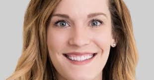 Amanda Hoover's Instagram, Twitter & Facebook