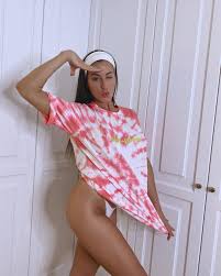 Paula Gonu - Free pics, galleries & more at Babepedia