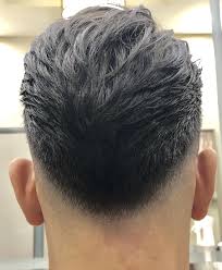 Kadınlar saçları için ne kadar emek sarf ediyorsa, erkeklerde en az kadınlarda kadar saç şekillerine ve modellerine dikkat etmektedir. Ensede Sac Kesim Modelleri