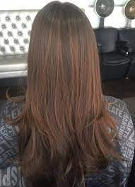 Balayage coklat dapat menjadi sorotan dan memberi tekstur yang halus pada rambut. 30 Ide Highlight Paling Elegan Untuk Rambut Coklat Wanita22