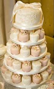 The Latest Wedding Trend 50 Individual Wedding Cakes Mini Gateaux De Mariage Idee Gateau Mariage Dessert De Mariage
