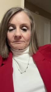 Amber Meekins's Instagram, Twitter & Facebook