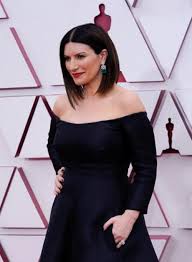 Laura pausini lyrics with translations: Laura Pausini Arrives At The Oscars Red Carpet For The 93rd Academy Awards About Her