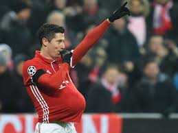 Ver más ideas sobre fútbol, lewandowski, robert lewandowski. Lewandowski Reveals Baby News With Goal Celebration Goal Com