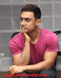 No Hair Style Changes Looks Are Simple Aamir Khan India Violet Aamir Khan Khan Bollywood Actors