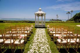 Your Gorgeous Hawaiian Outdoor Wedding Awaits Honolulu Wedding Oahu Wedding Venues Oahu Wedding
