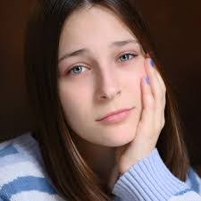 Lila Benson's Instagram, Twitter & Facebook